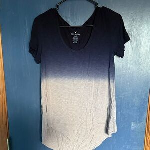 American Eagle Women's Gradient Tee - Navy and Light Gray